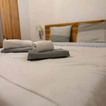 Self-check In Sunny & Charming